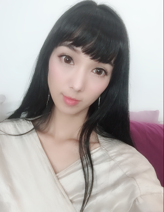 刚出道翘臂气质女神，身材好、颜值高